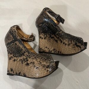 🖤🤎Snake print platform wedge heels